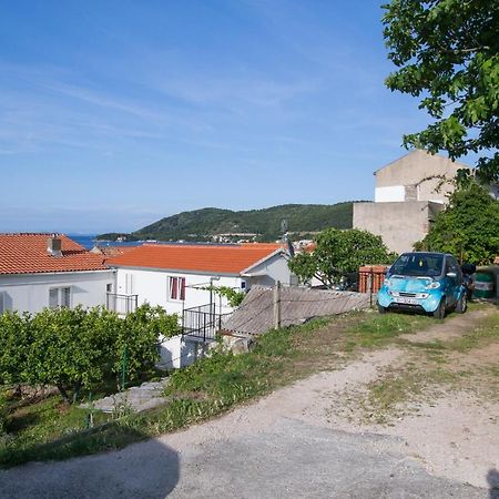 Strma Apartments Vis Buitenkant foto