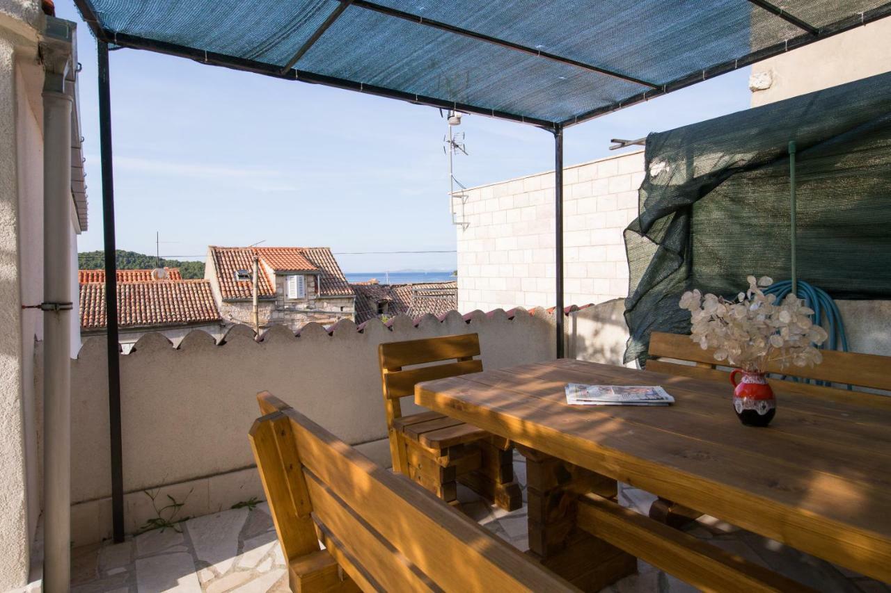 Strma Apartments Vis Buitenkant foto
